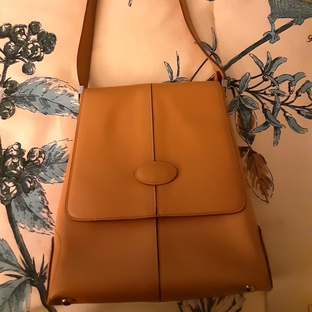 Beautiful Tan/camel  shoulder handbag crossbody